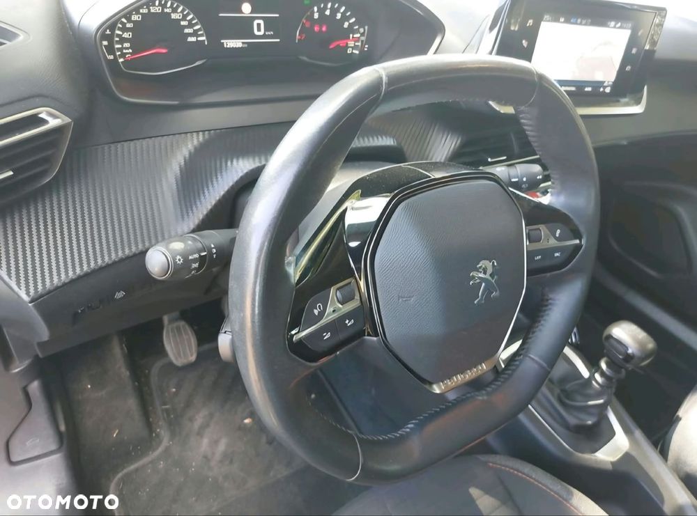 Peugeot 2008 - 11