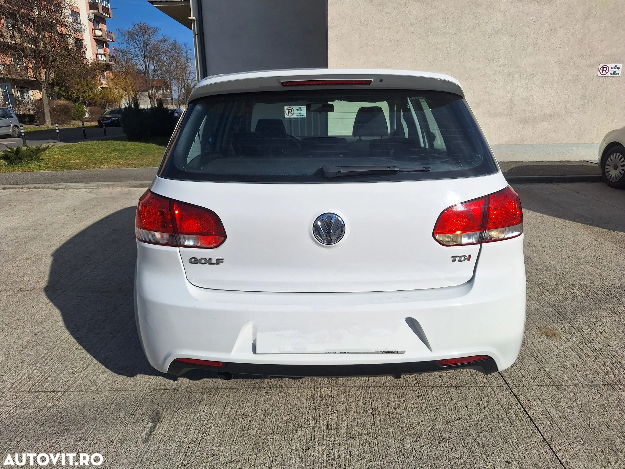 Volkswagen Golf - 6