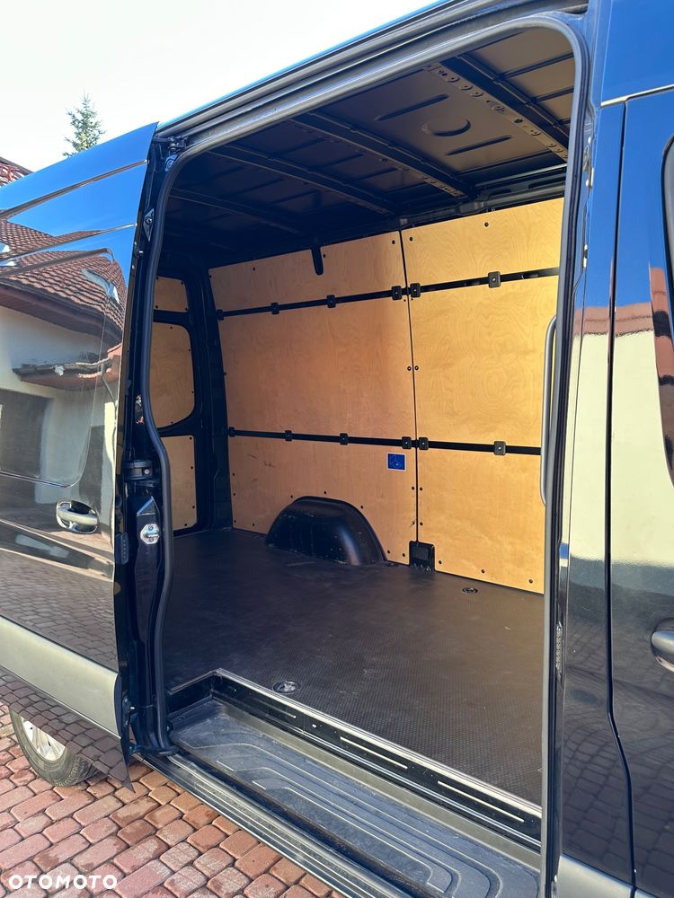 Mercedes-Benz Sprinter 319 - 9