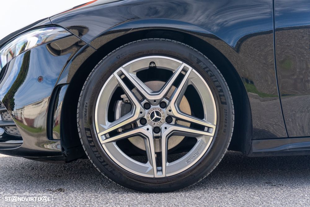 Mercedes-Benz A 180 7G-DCT AMG Line - 4