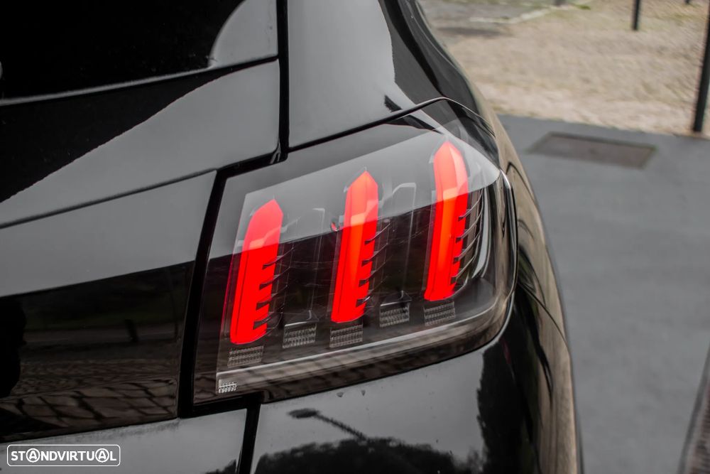 Peugeot e-208 Allure - 10