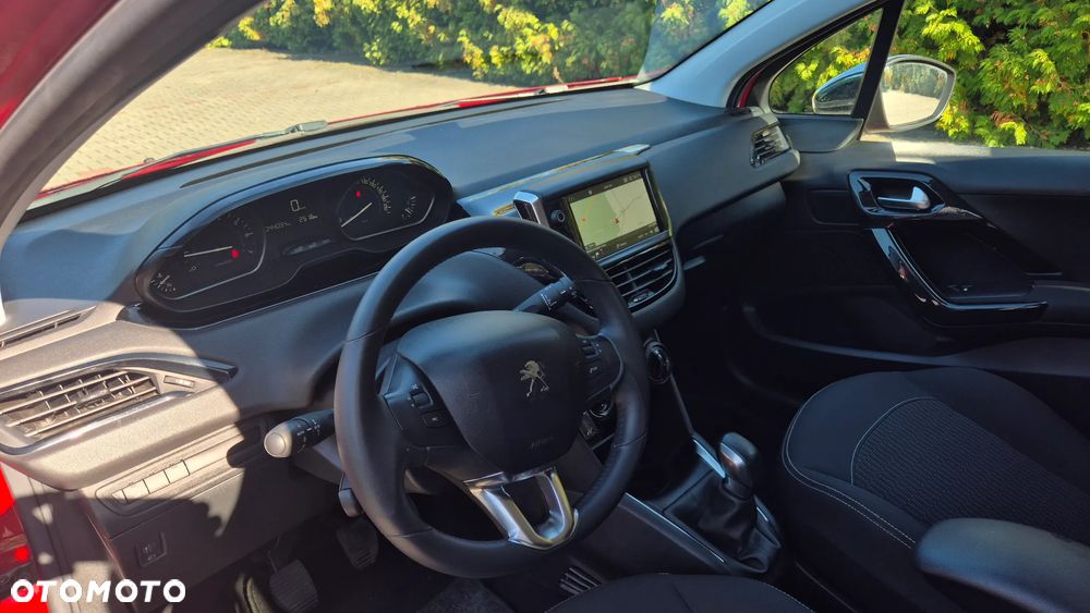 Peugeot 208 - 8