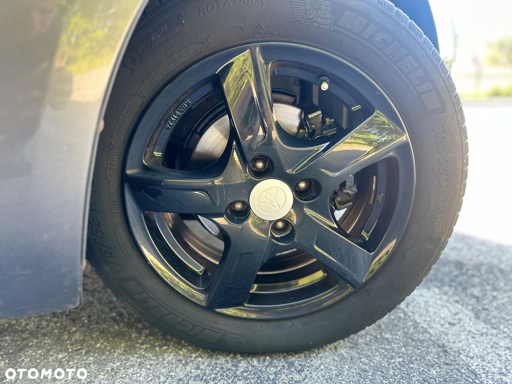 Toyota Yaris - 32