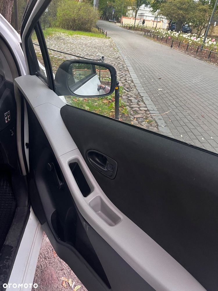 Toyota Yaris - 16