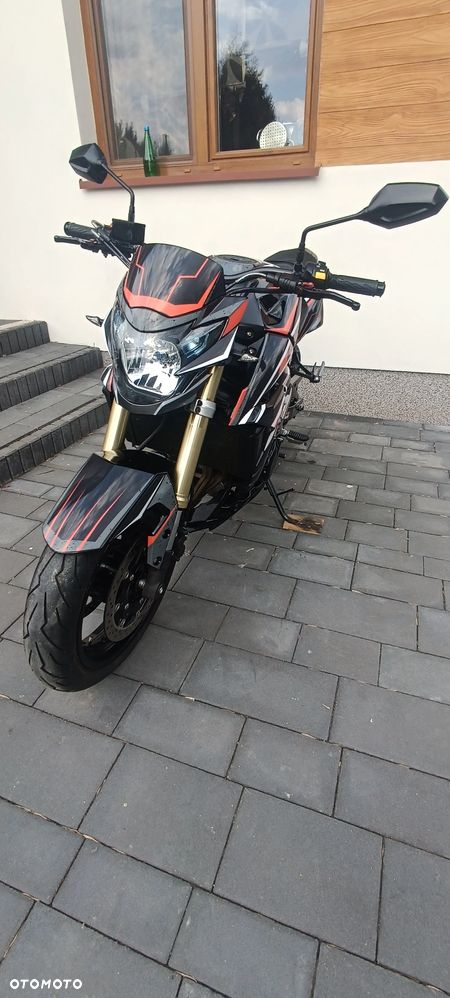 Suzuki GSR - 27