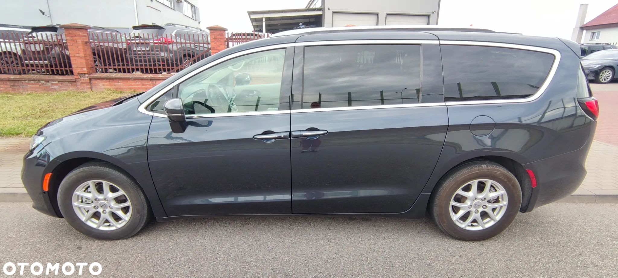 Chrysler Pacifica - 8