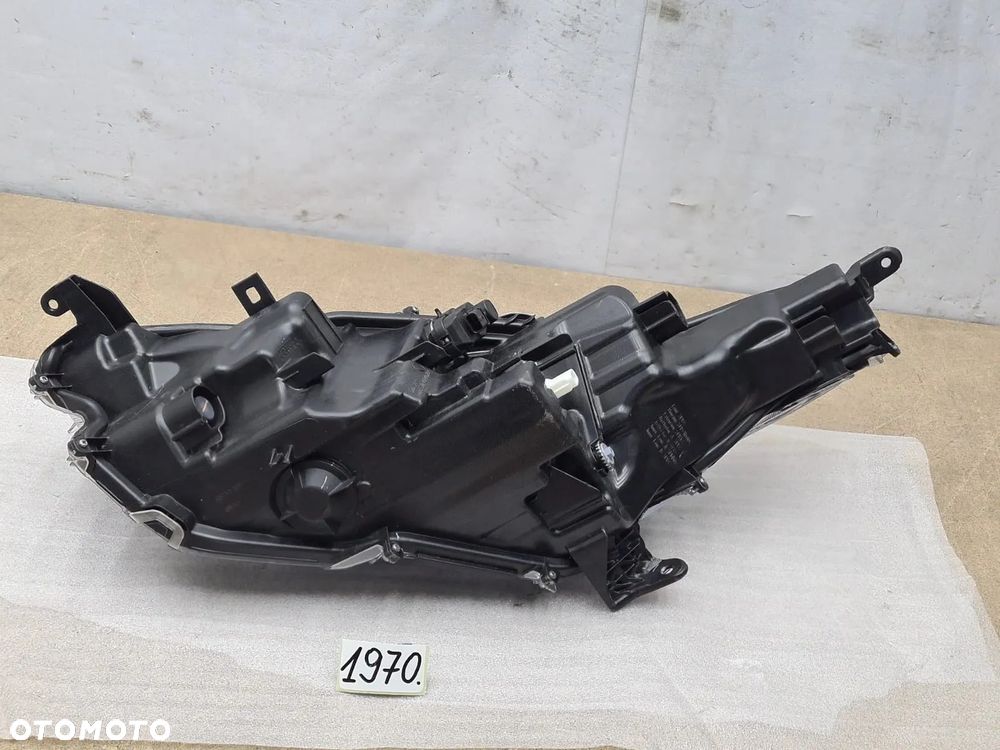 Toyota Yaris 4 IV od 20r lampa prawy prawa przednia przód Full Led - 6