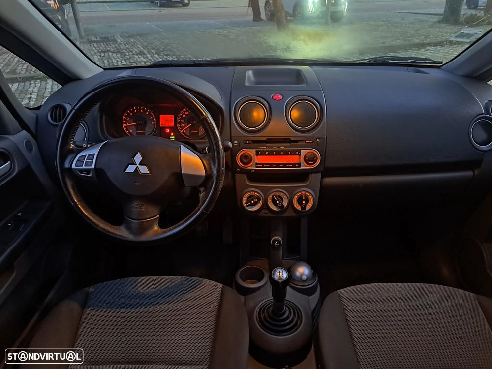 Mitsubishi Colt 1.1 Invite - 4