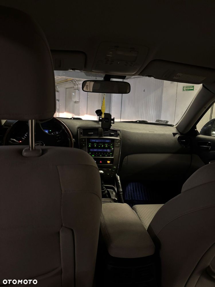 Lexus IS 220 D Prestige - 12