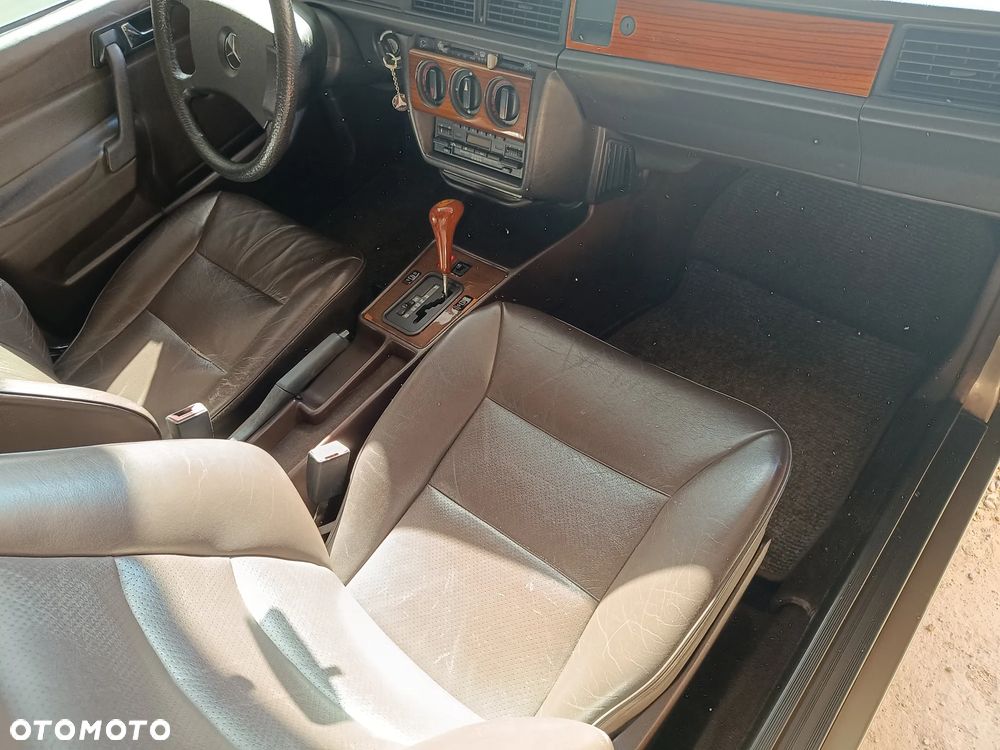 Mercedes-Benz W201 (190) - 13