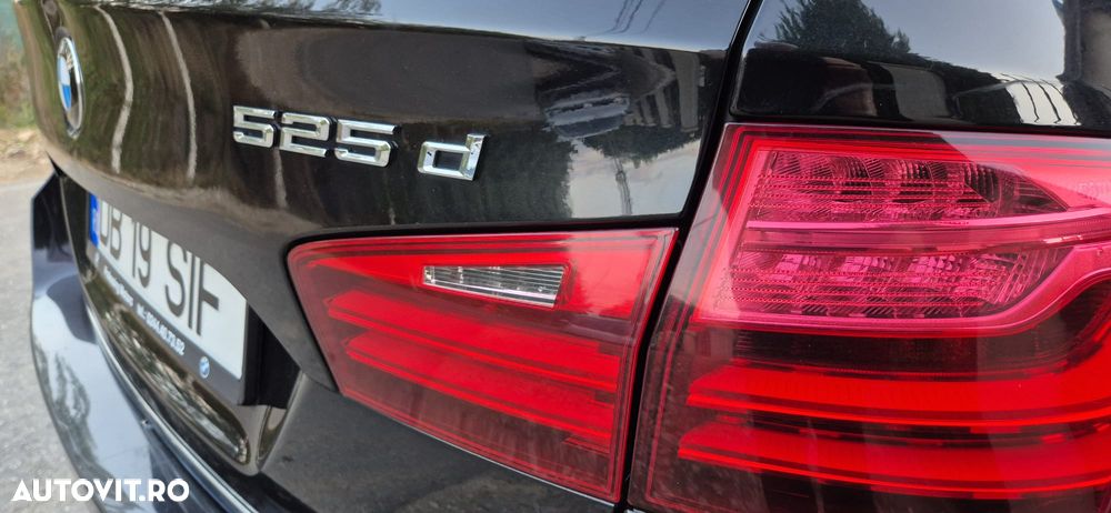 BMW Seria 5 525d Aut. Luxury Line - 35