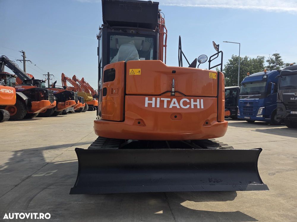 Hitachi ZX85, 8,65 tone, Ad sapare 5m, 2022, 2.427 ore, CUPLA RAPIDA HIDRAULICA+3 CUPE NOI, inst picon pe brate, latime 2,2m, senile cauciuc 90% ok, aer conditionat, computer, reviziile efectuate, ridica aprx 4 tone, leasing 4 ani, CA NOU-PROMOTIE 62.900 EUR - 3