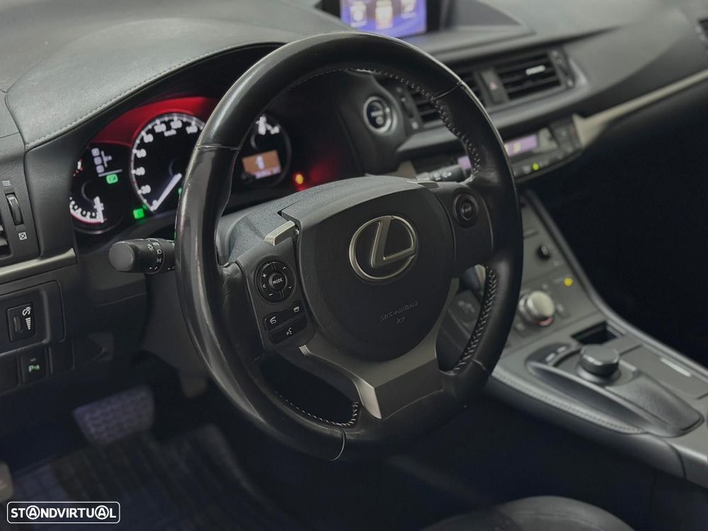 Lexus CT 200h - 11