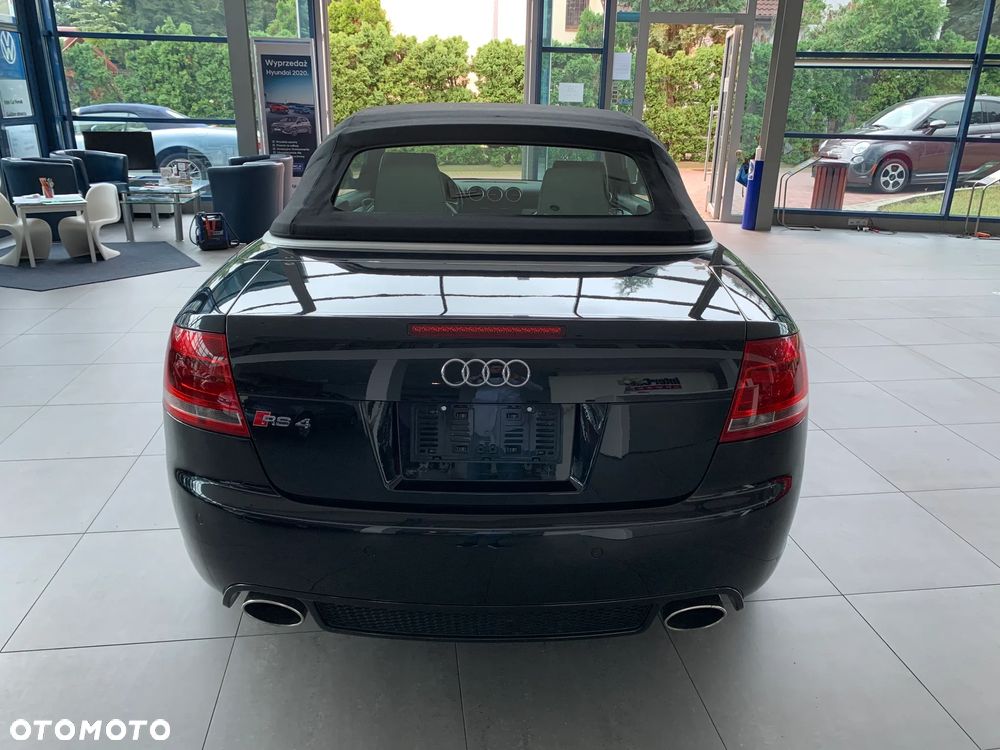 Audi RS4 Limousine Standard - 16