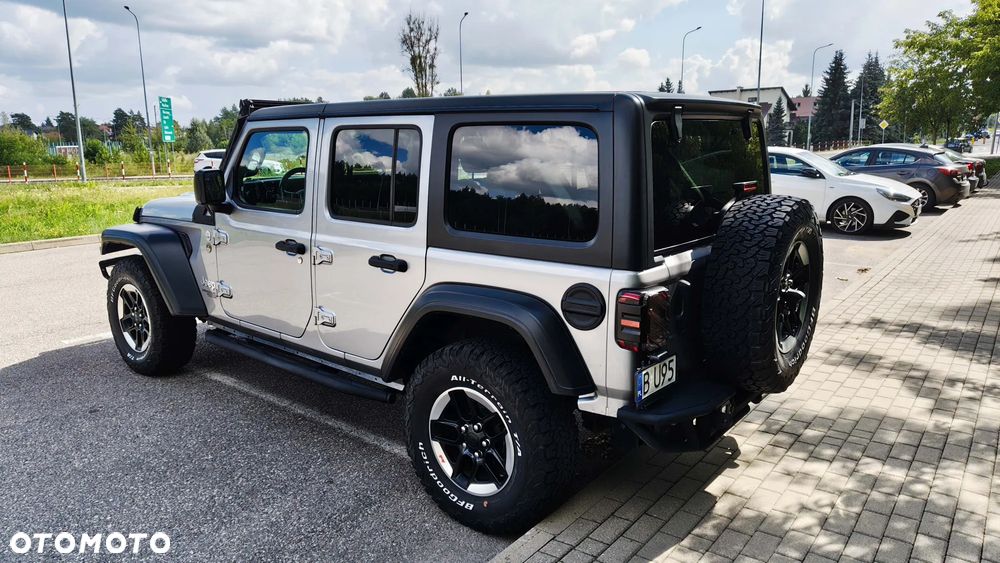 Jeep Wrangler - 8