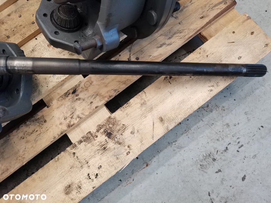 Zwolnica Zwrotnica Półoś Fendt 824 Vario - 12