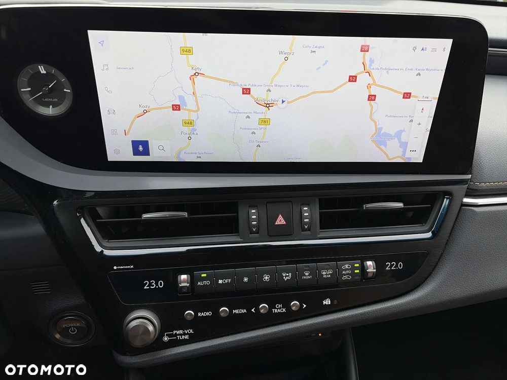 Lexus ES 300h Business Edition - 23