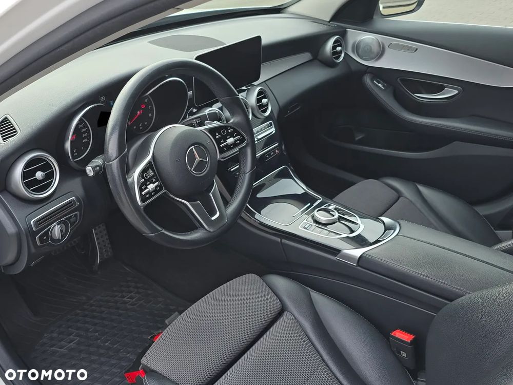 Mercedes-Benz Klasa C 180 9G-TRONIC - 9