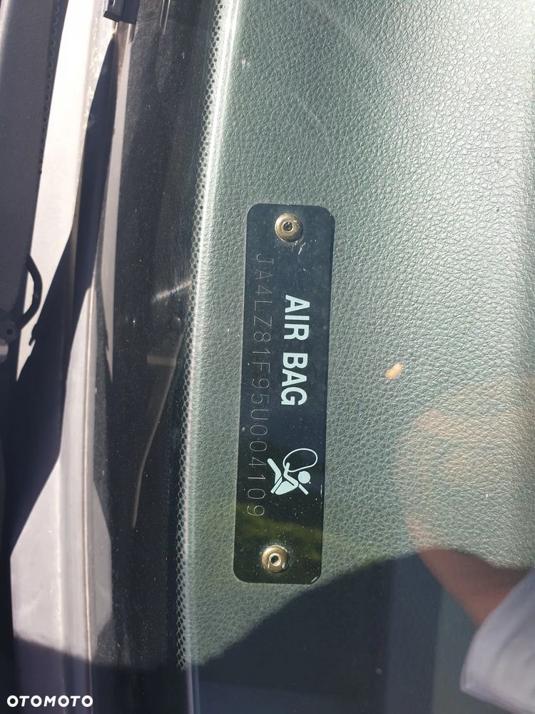 Mitsubishi Outlander - 17