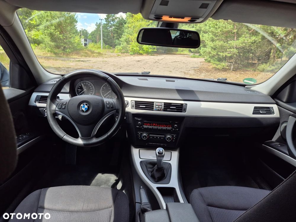 BMW Seria 3 320i - 17