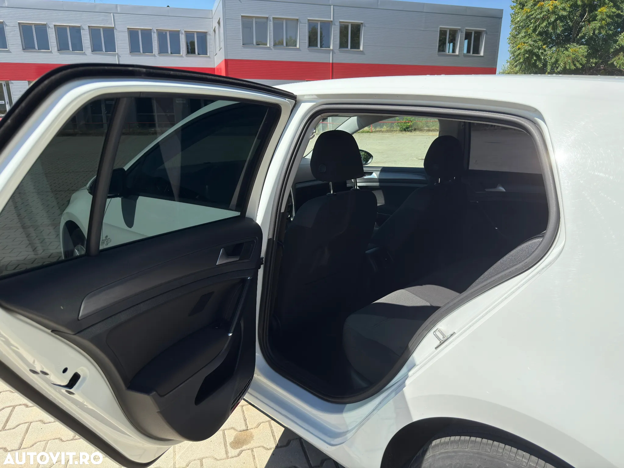 Volkswagen Golf 1.6 TDI Highline - 11