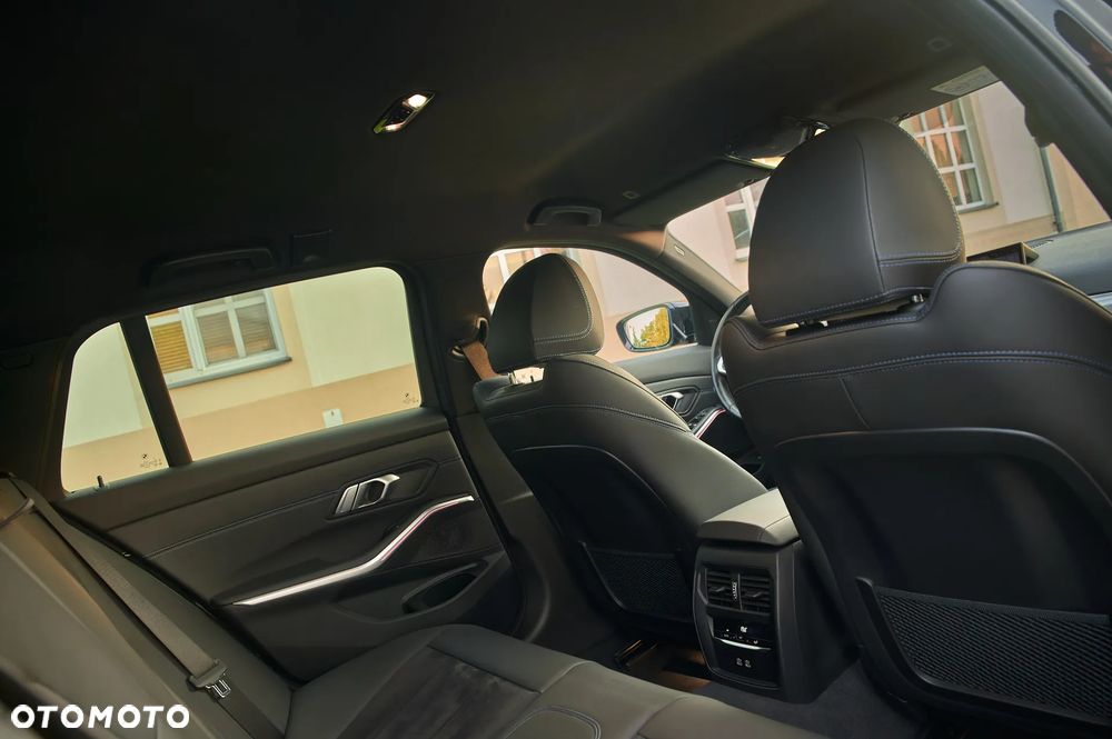 BMW Seria 3 320d xDrive MHEV M Sport sport - 27