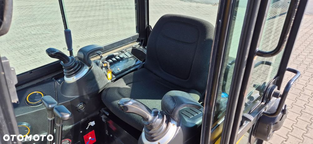JCB 15C-1 - 12