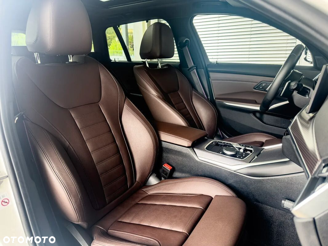 BMW Seria 3 318i Touring M Sport - 21