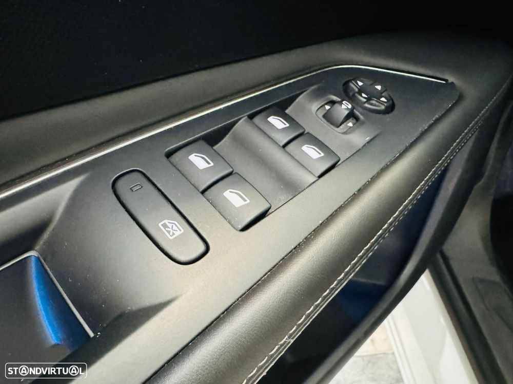 Peugeot 3008 1.2 PureTech Allure EAT6 - 21
