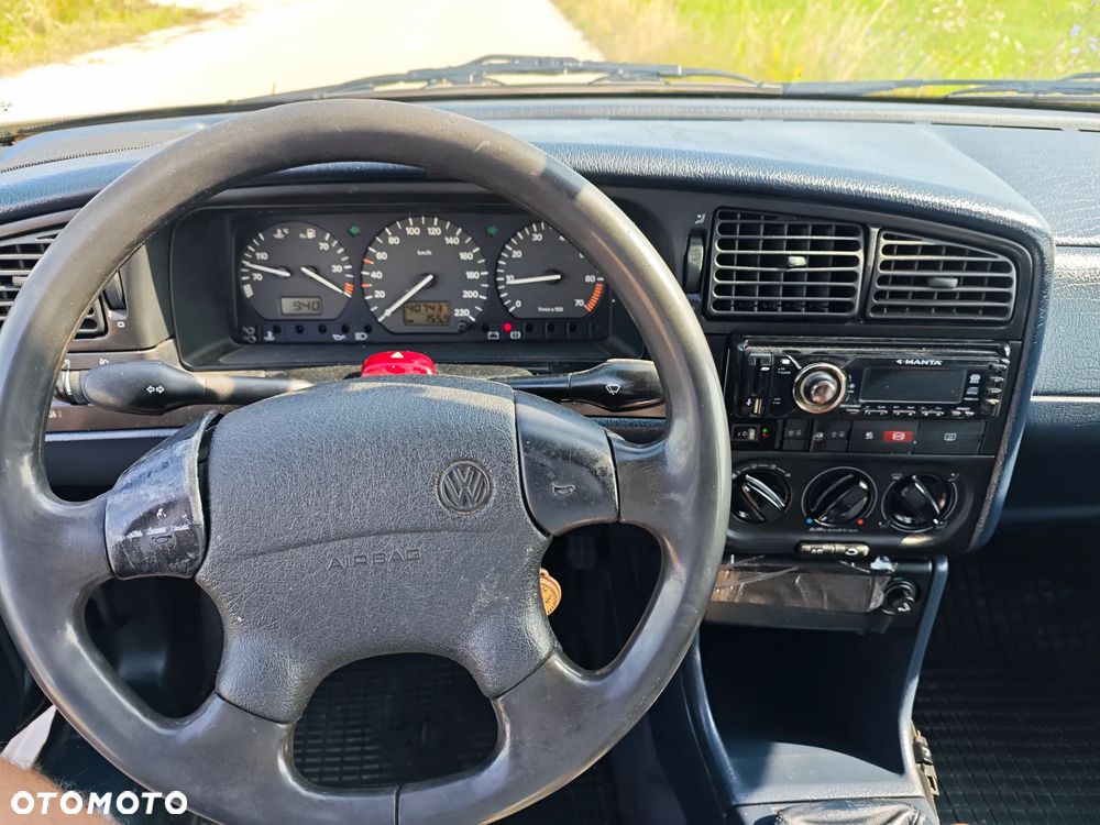 Volkswagen Passat 1.8 GL - 8