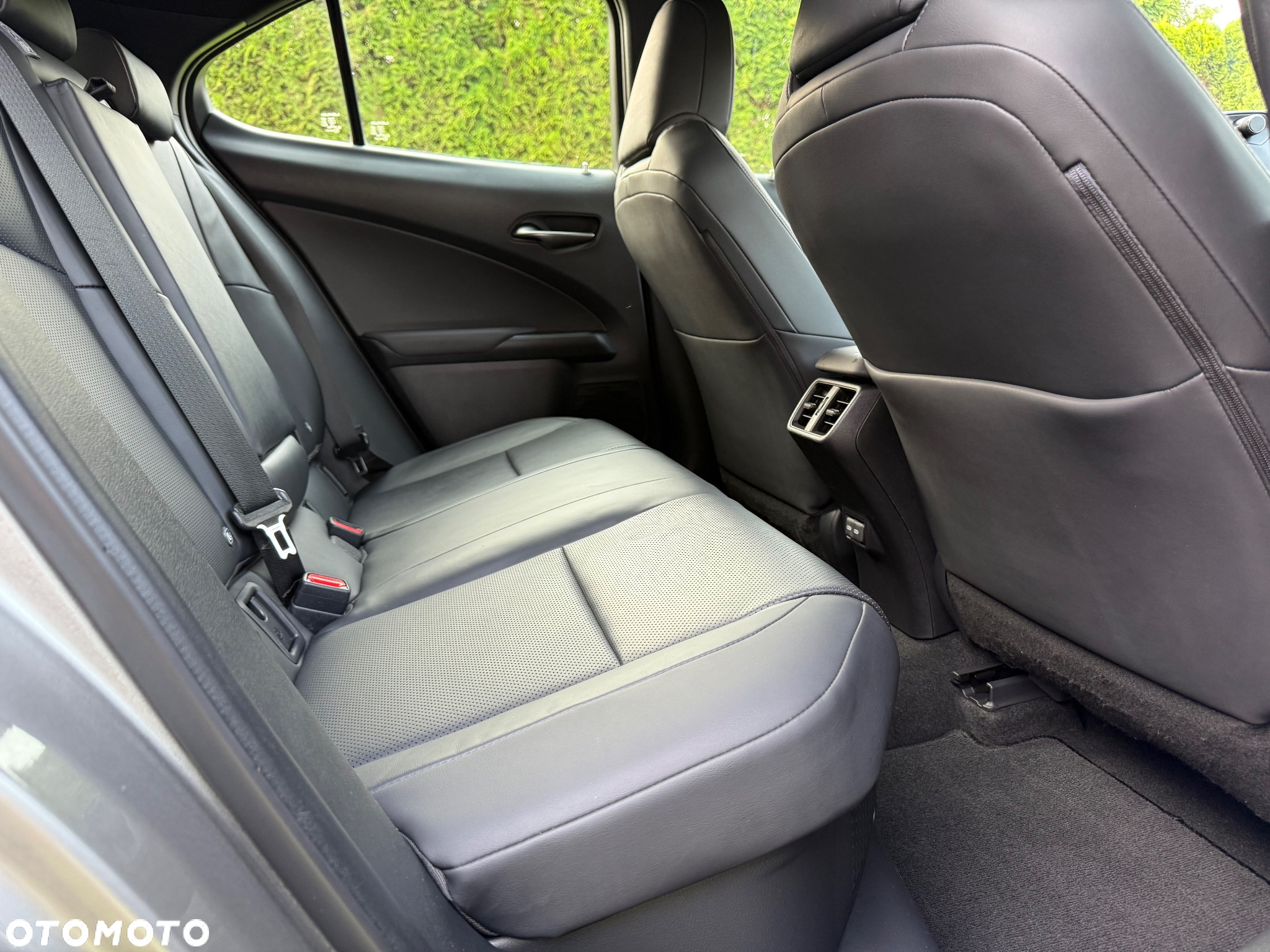 Lexus UX - 25