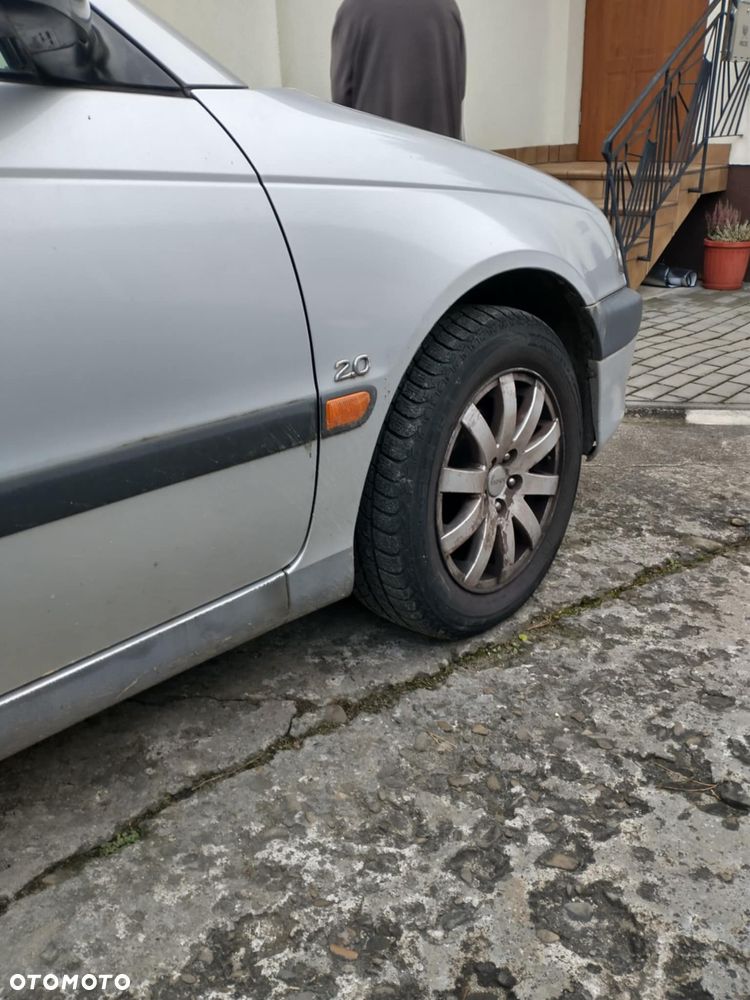 Toyota Avensis 2.0 Sol - 5