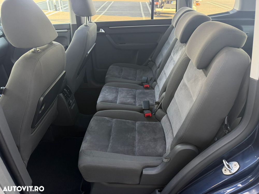 Volkswagen Touran 1.6 TDI DPF BlueMotion Technology Highline - 9