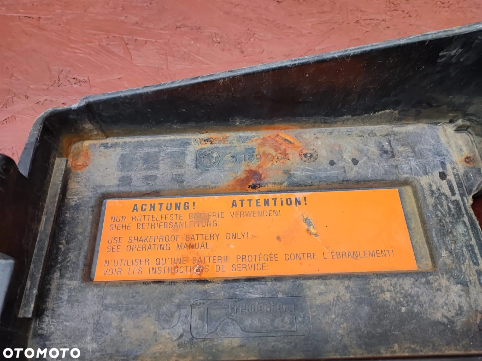BMW E36 CABRIO ORYGINALNA PODSTAWA AKUMULATORA + TŁUMIK DRGAŃ. O NR: 8 169 054 OEM. BARDZO DOBRY STAN. - 8