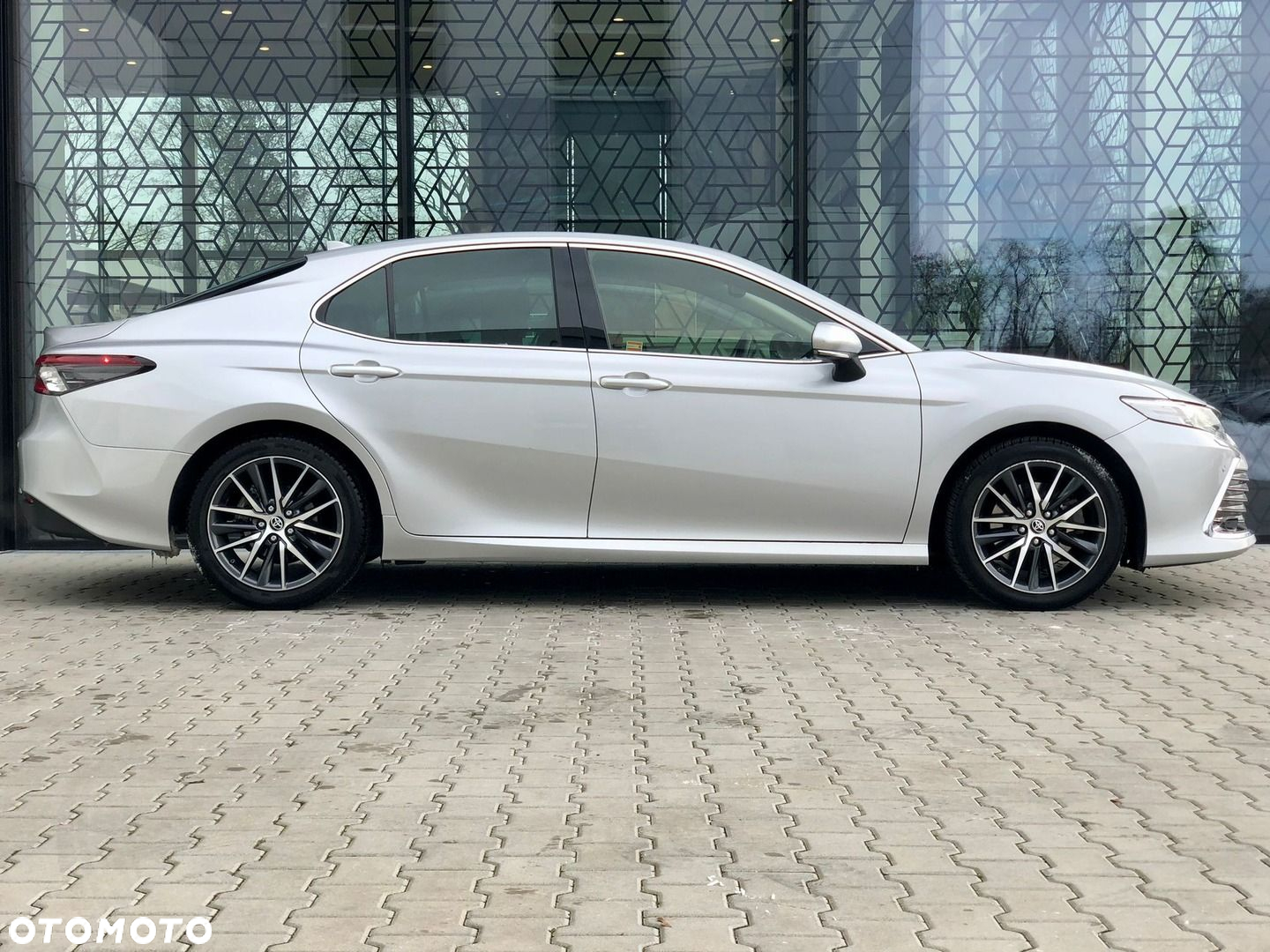 Toyota Camry - 4