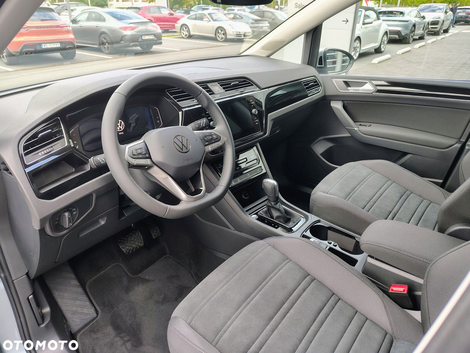 Volkswagen Touran - 12