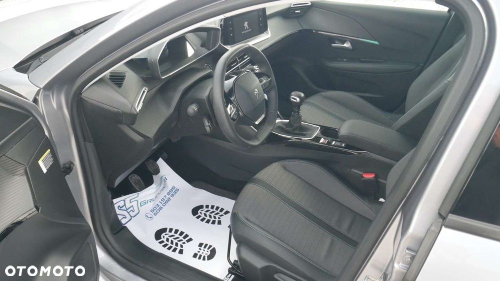 Peugeot 208 - 10