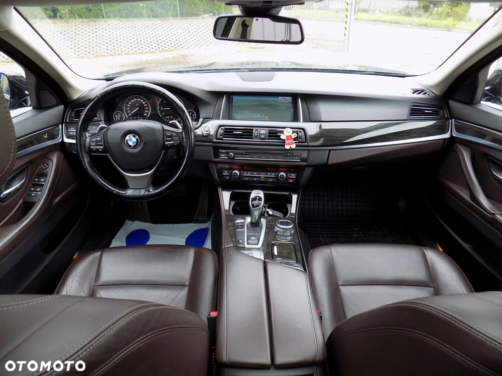 BMW Seria 5 525d Touring Sport-Aut Luxury Line - 16