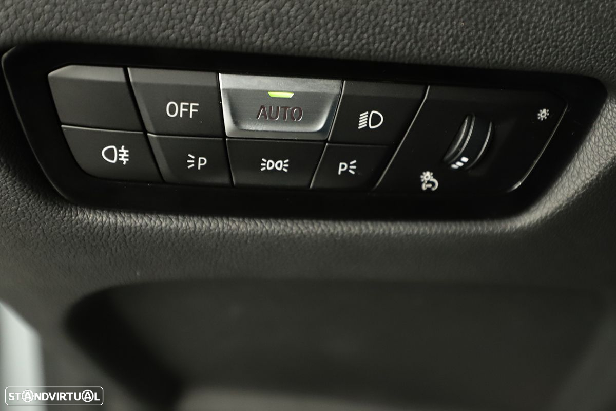 BMW 320 d Touring Pack Desportivo M Auto - 23