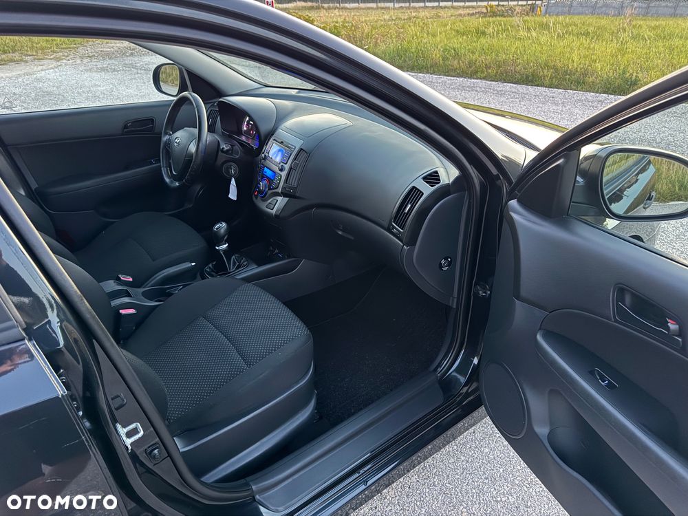 Hyundai i30 1.4 Blue Comfort - 24