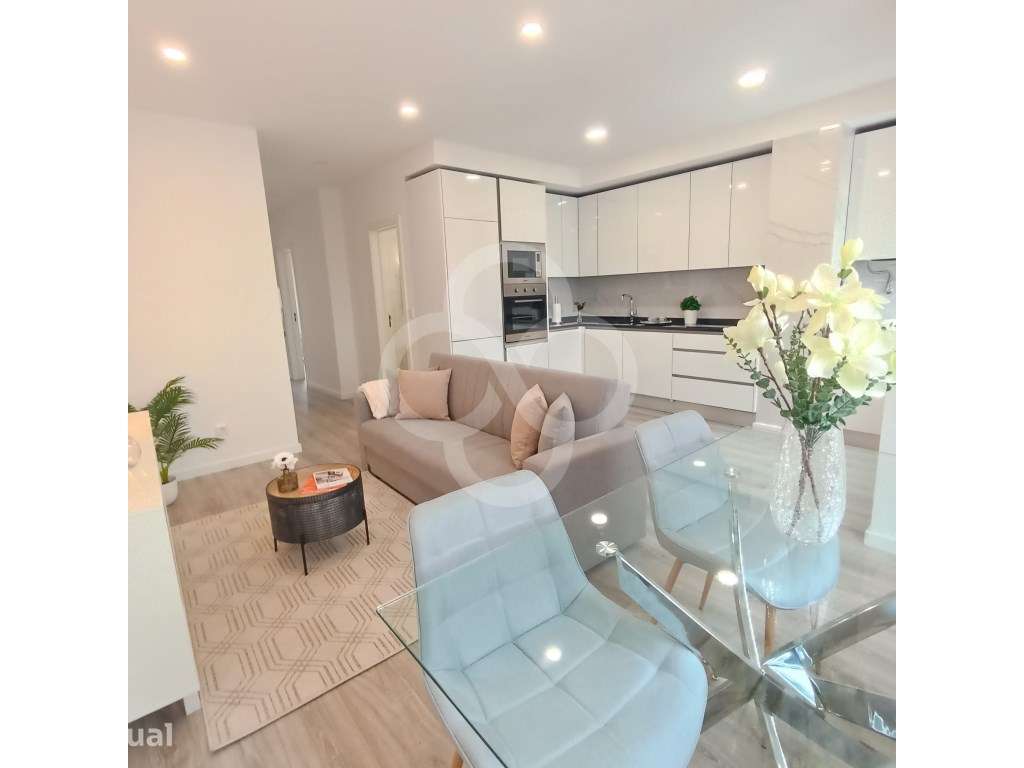 Apartamento T3 luminoso na Angelina Vidal totalmente remodelado em ... - Grande imagem: 2/10