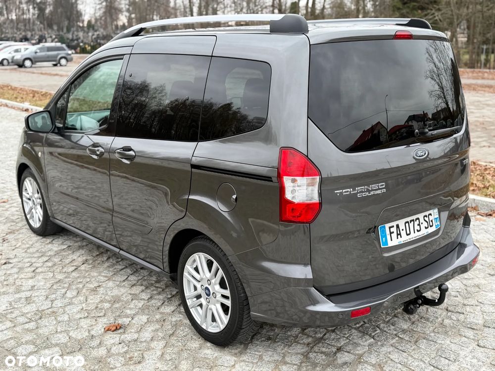 Ford Tourneo Courier 1.0 EcoBoost S&S Titanium - 1
