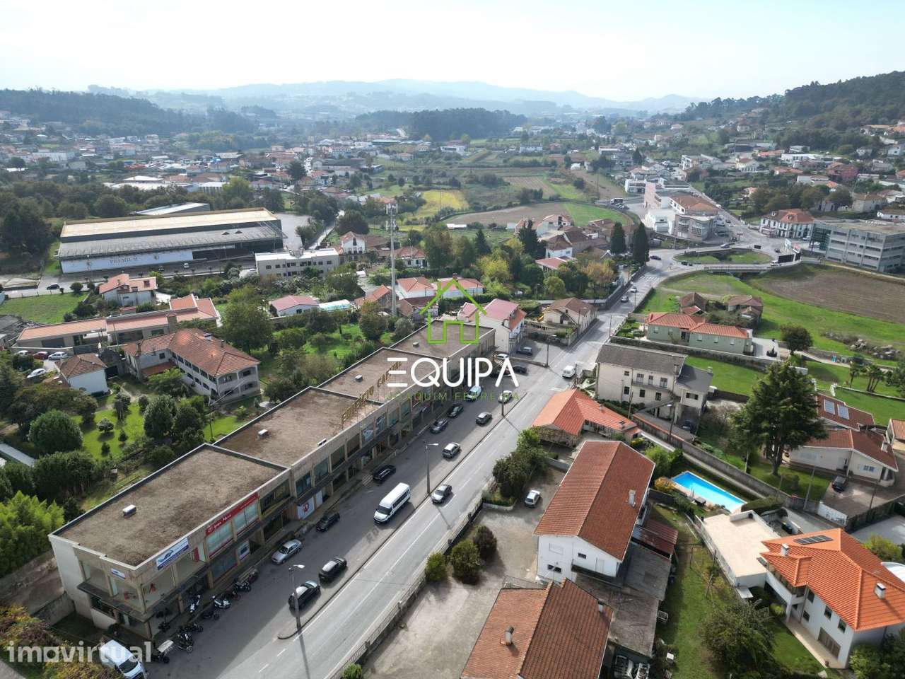 Loja licenciada para comércio e serviços com 3 pisos, em Aldeia Nova - Grande imagem: 5/13