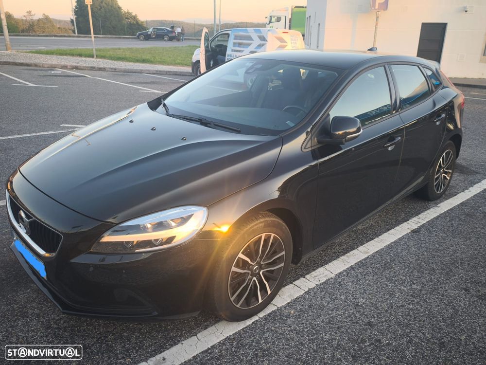 Volvo V40 2.0 D3 Momentum Geartronic - 3