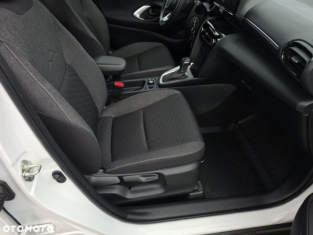 Toyota Yaris Cross Hybrid 1.5 Comfort 4x4 - 17