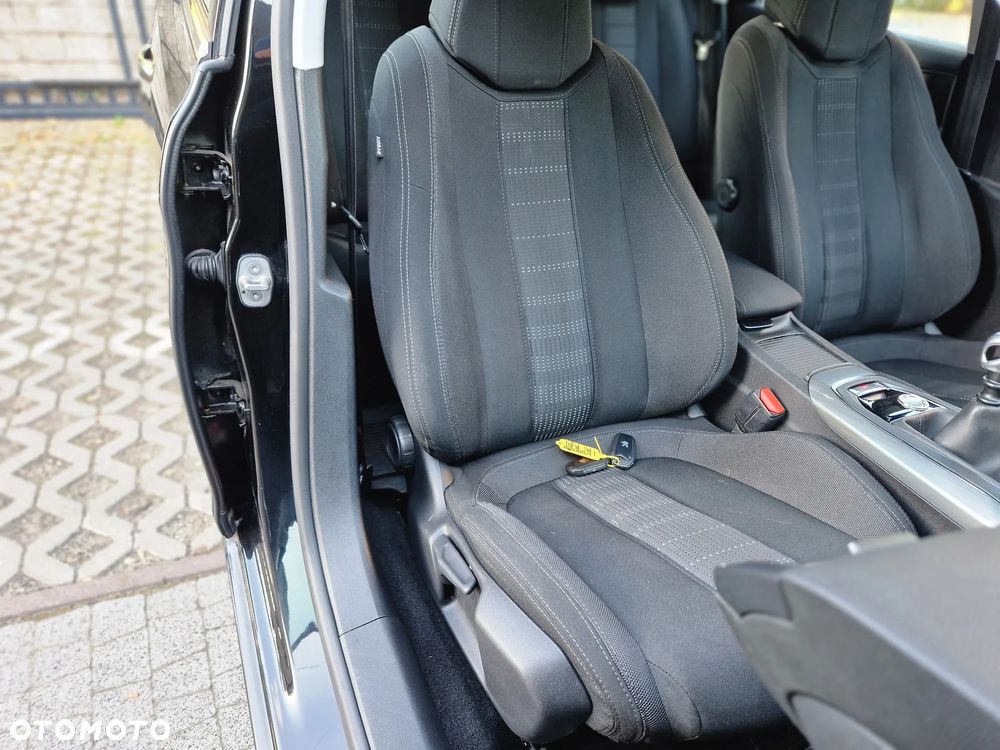 Peugeot 308 SW 1.6 BlueHDi Allure S&S - 32