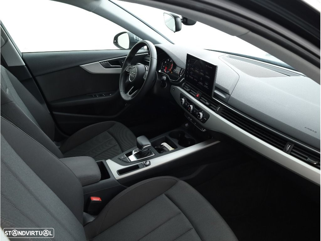 Audi A4 Avant 30 TDI Advanced S tronic - 20