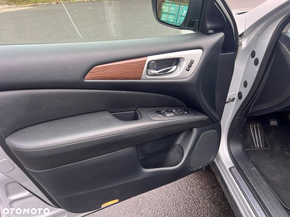 Nissan Pathfinder - 19