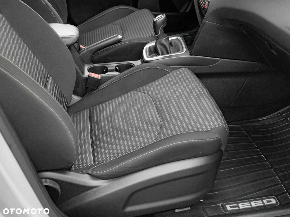 Kia Ceed 1.5 T-GDI M - 27