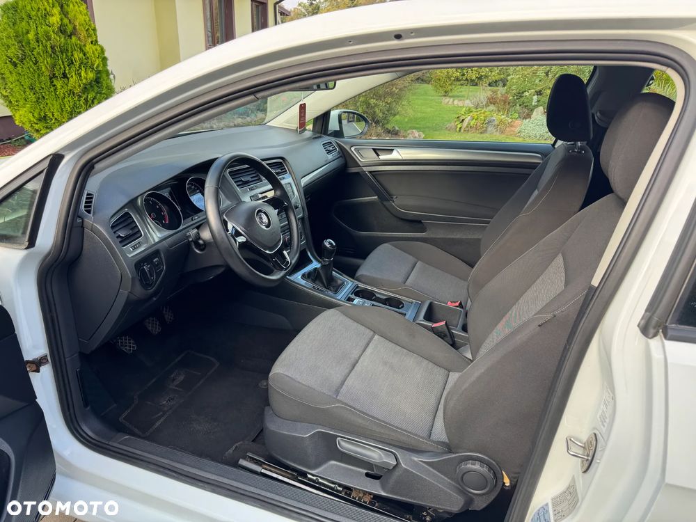 Volkswagen Golf - 10